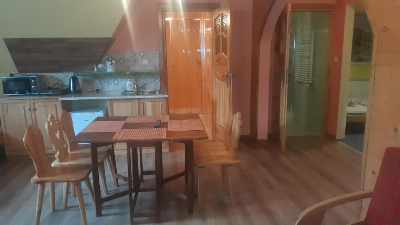 Apartamenty I Pokoje Goscinne Nowita Zakopane Bagian luar foto