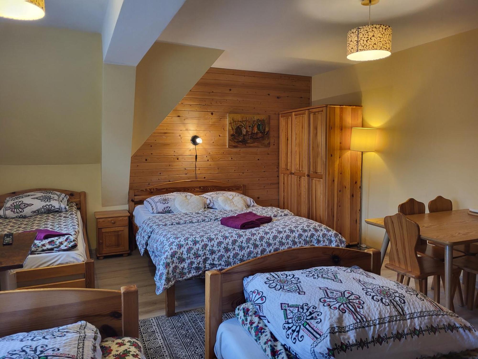 Apartamenty I Pokoje Goscinne Nowita Zakopane Ruang foto