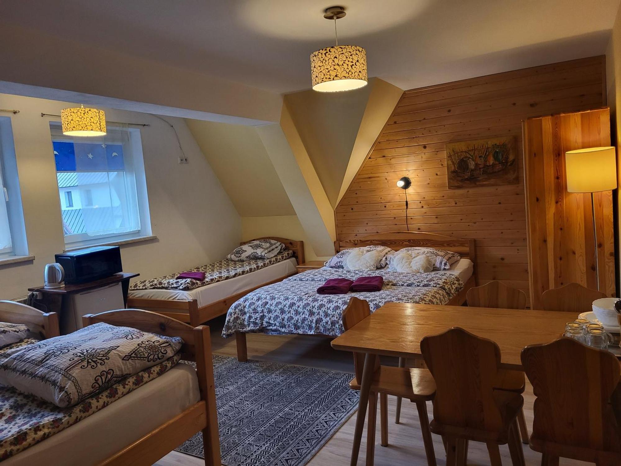 Apartamenty I Pokoje Goscinne Nowita Zakopane Ruang foto